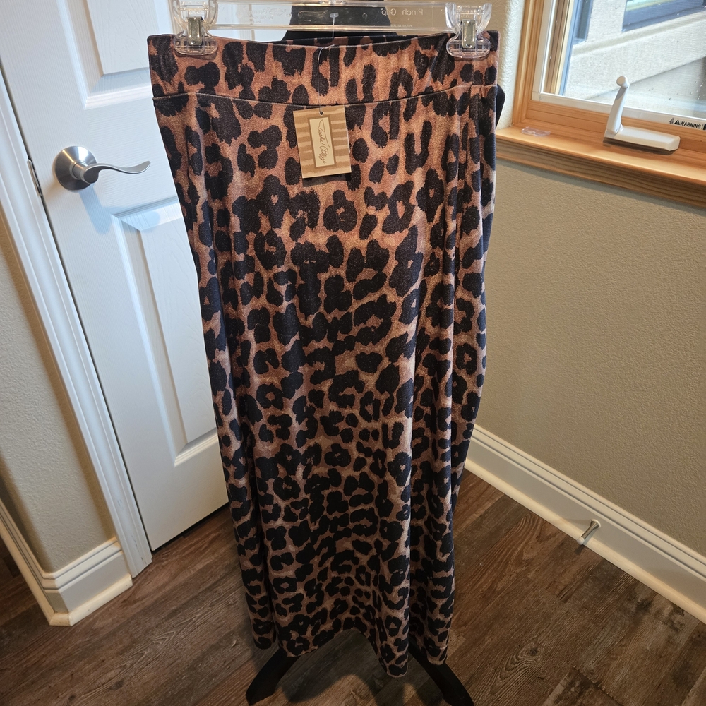 ⭐️Tasha Polizzi Animal Print Maxi Skirt